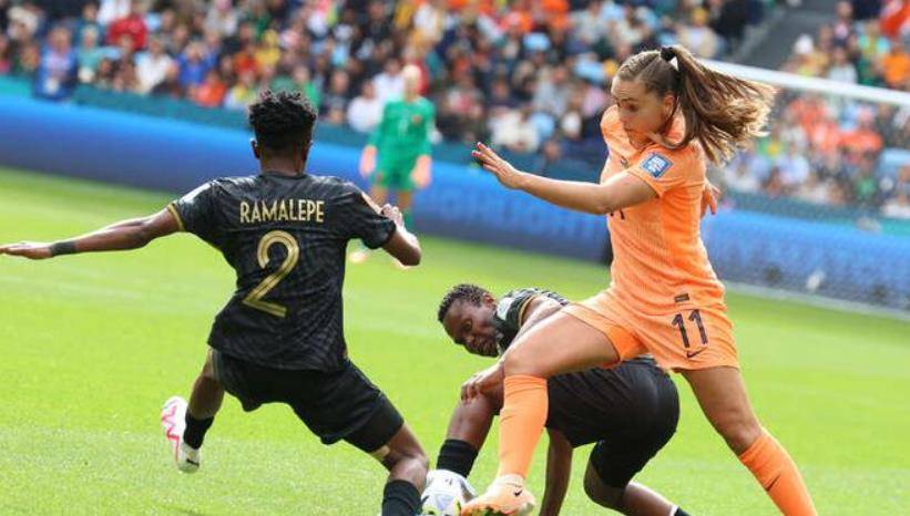 荷兰队在激烈对决中取得胜利,晋级八强 荷兰队在激烈对决中取得胜利,晋级八强