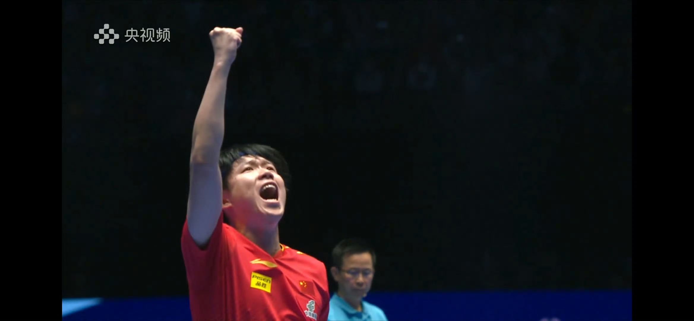 熊猫体育下载-碰撞火花，球员斗志昂扬向胜利冲刺