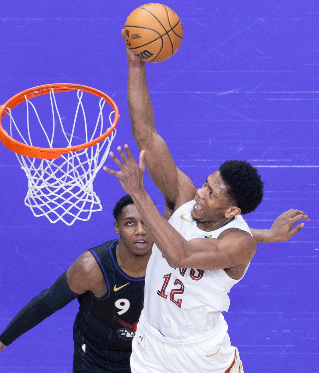 猛龙主场不敌爵士,米切尔砍下+漂亮上篮 猛龙主场不敌爵士,米切尔砍下+漂亮上篮